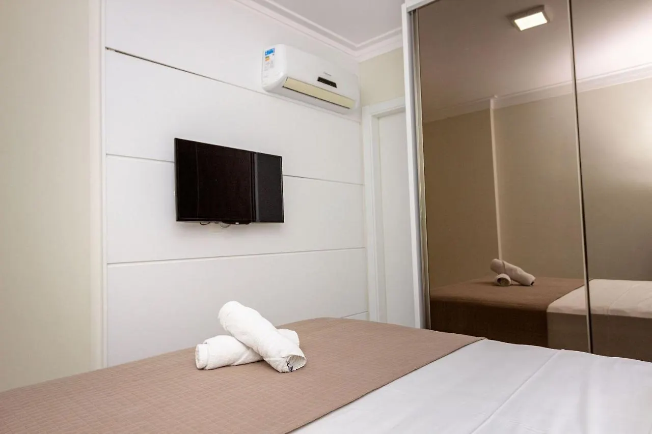 Riomaggiore 204: Beachfront Comfort with Inclusive Amenities Bombinhas