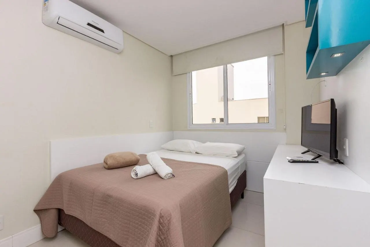 Apartment Riomaggiore 204: Beachfront Comfort with Inclusive Amenities Bombinhas