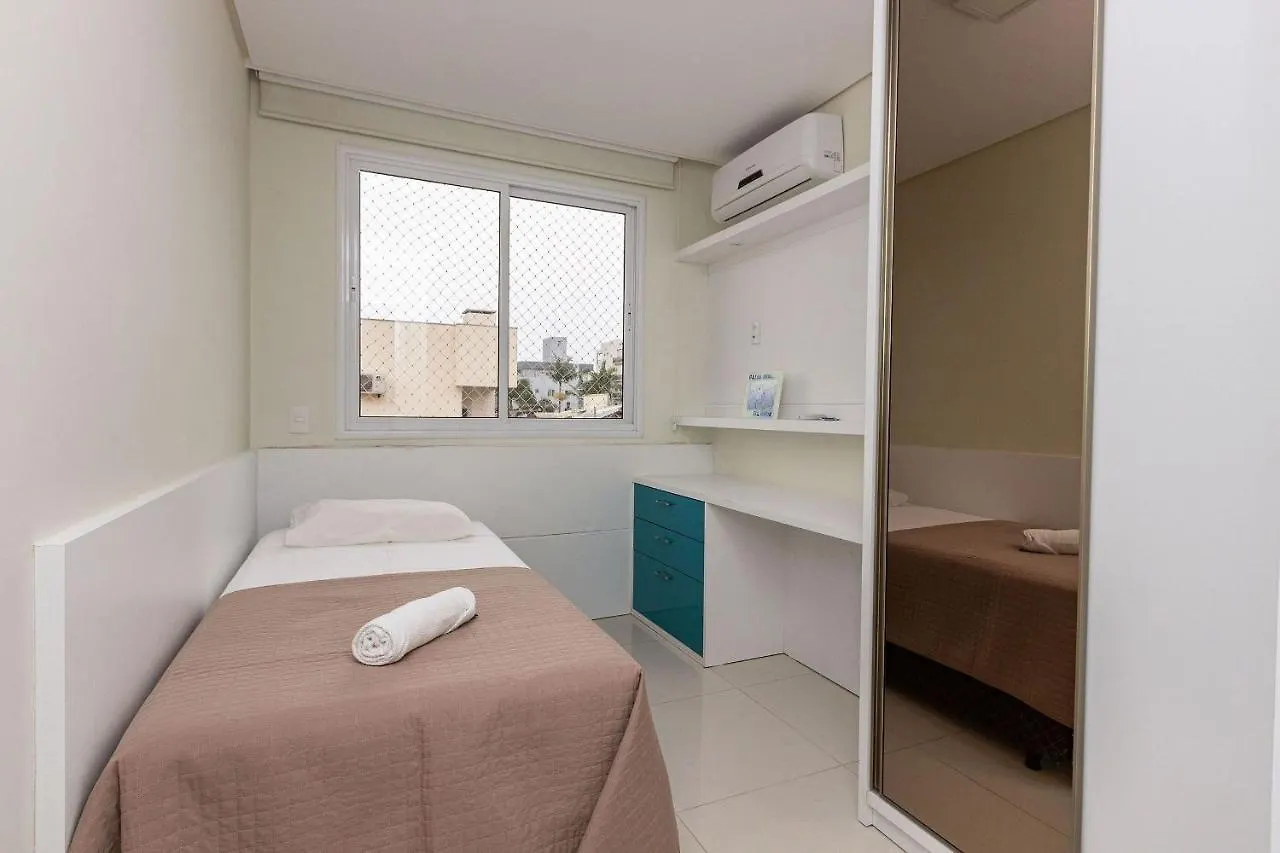 Riomaggiore 204: Beachfront Comfort with Inclusive Amenities Bombinhas Apartment