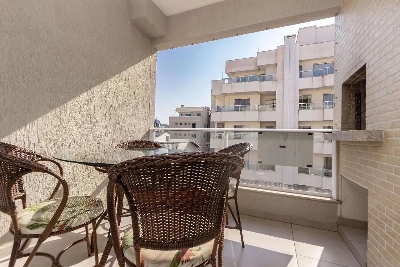 Riomaggiore 204: Beachfront Comfort with Inclusive Amenities Bombinhas